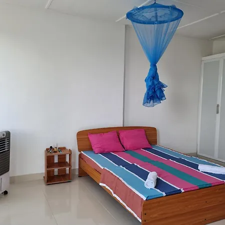 Squirrel'S Nest Hotel Kandy Exterior photo