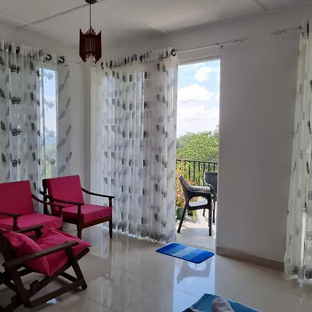 Squirrel'S Nest Hotel Kandy Exterior photo